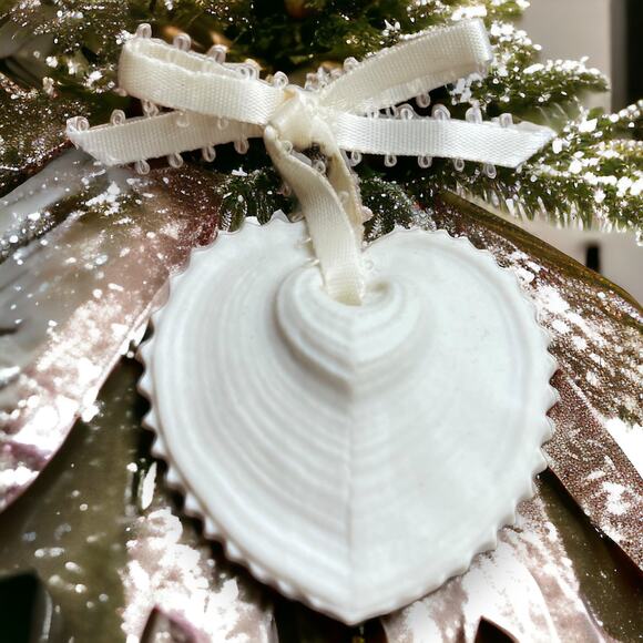 Retired Heart Shell Ornament Artist Margaret Furlong, “Oh Sweetest Hearts" 1986 - Picture 1 of 8